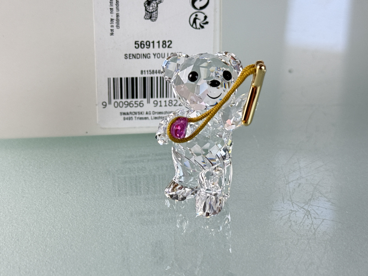 スワロフスキー 　クリスベア Sending you Love 5691182 Swarovski Figurine 5691182 Kris Bear I Send You My Love 4.2 cm