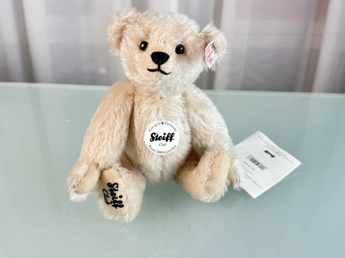 8783DF44-8F25-43D0-9054-