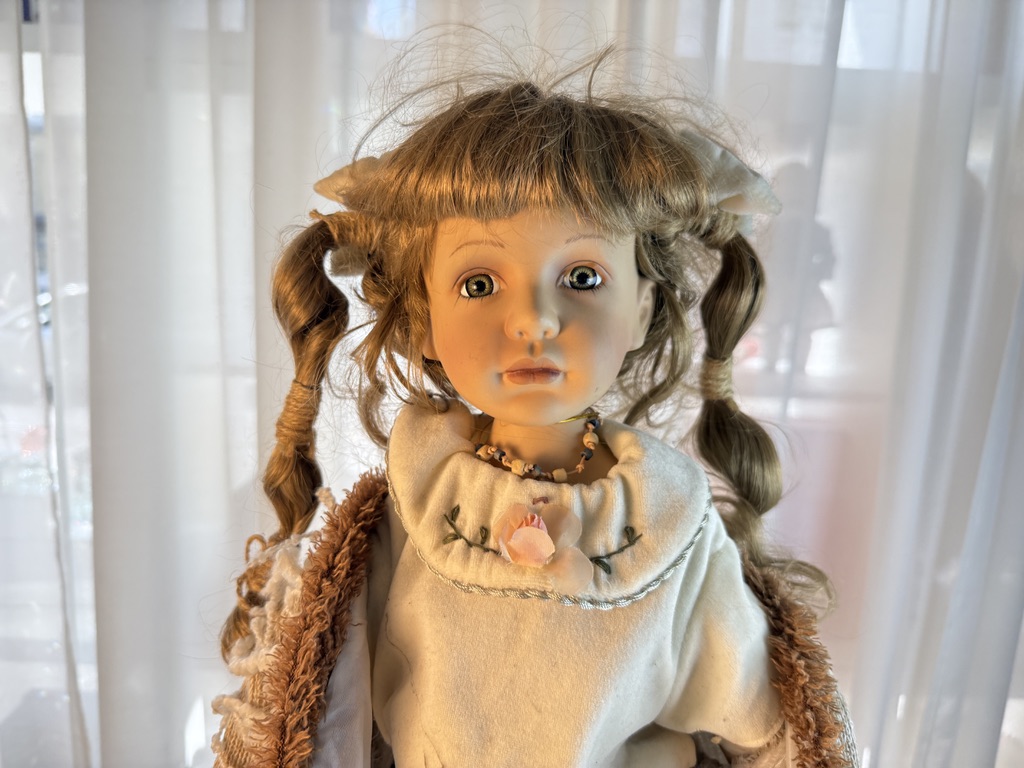 POUPÉE EN PORCELAINE Francy Dolls « Isabelle » poupée de collection