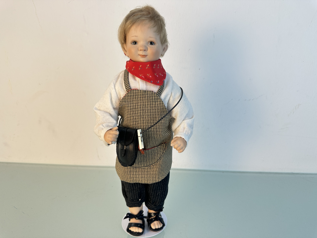 POUPÉE D'ARTISTE RUBY Doll poupée en porcelaine 80 cm. en parfait état