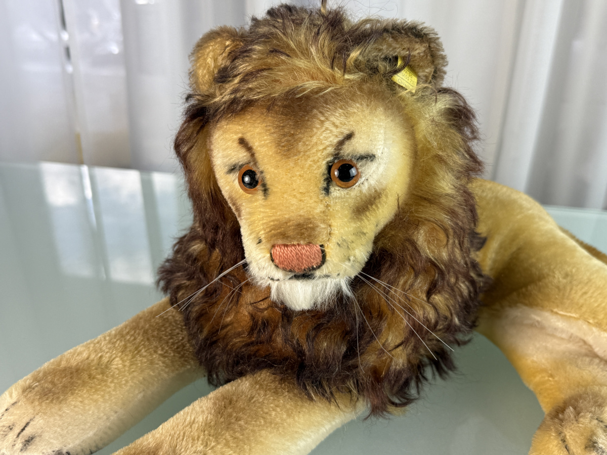Steiff Animal Collector Stuffed Toy 0810/35 Lion 8 11/16x15
