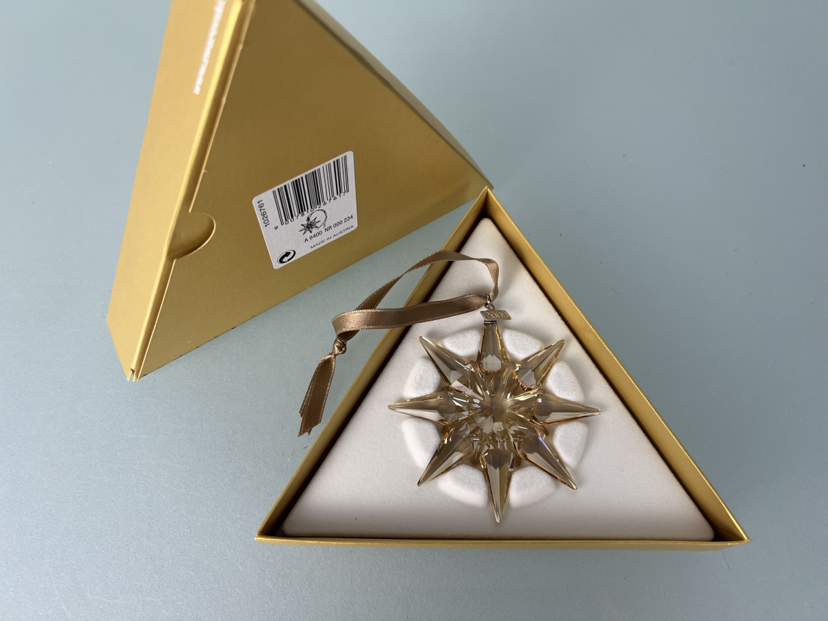 Swarovski Poinsettia 2009 in Gold 1026761 Excellent Condition with