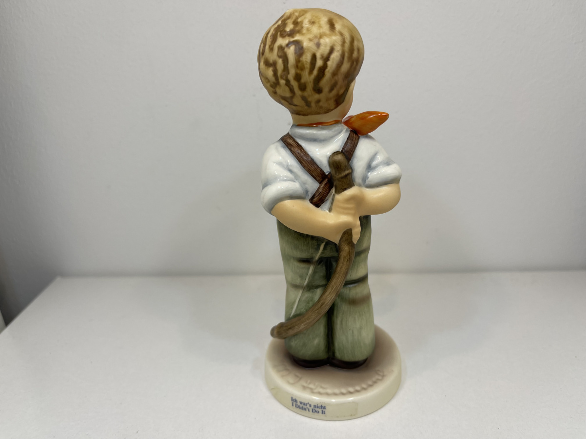 Hummel Figurine 626 I War ´S Not 5 5/8in 1 Choice. Pot