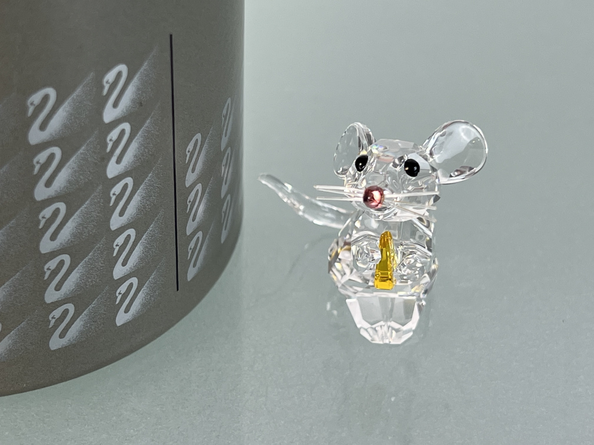 Swarovski Figurine 5004691 Mouse with Cheese 3.5cm. Comes with